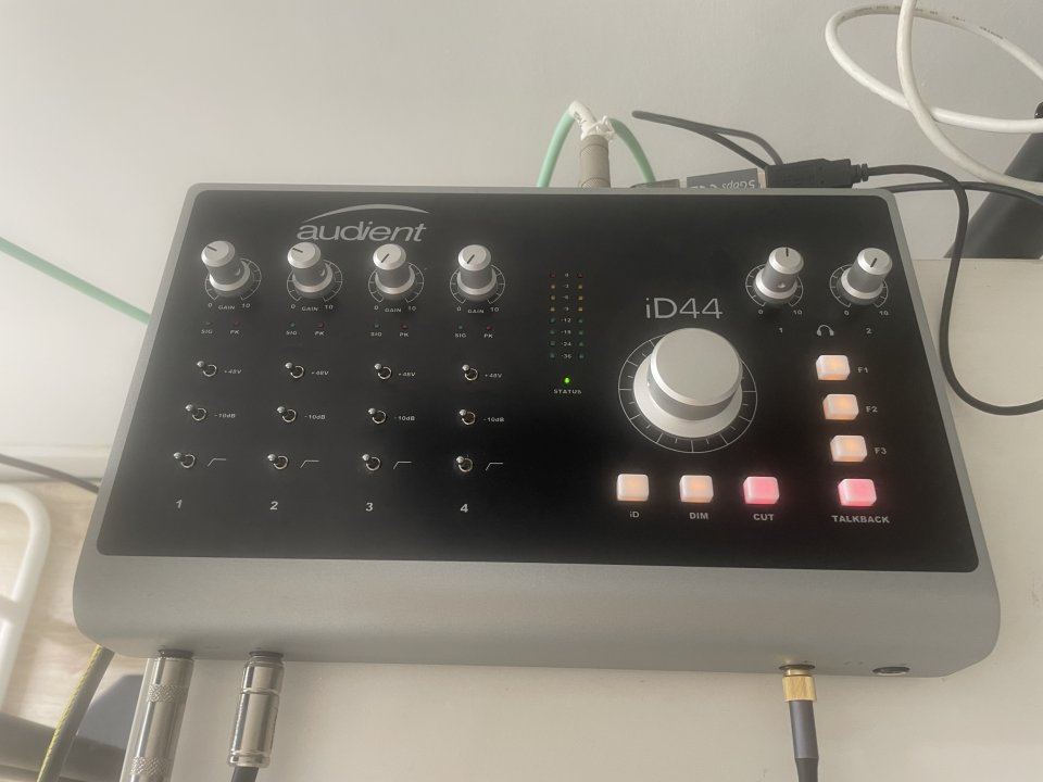 Audient id44 de segunda mano · Foto 1 de 2 · Valencia · 325 €