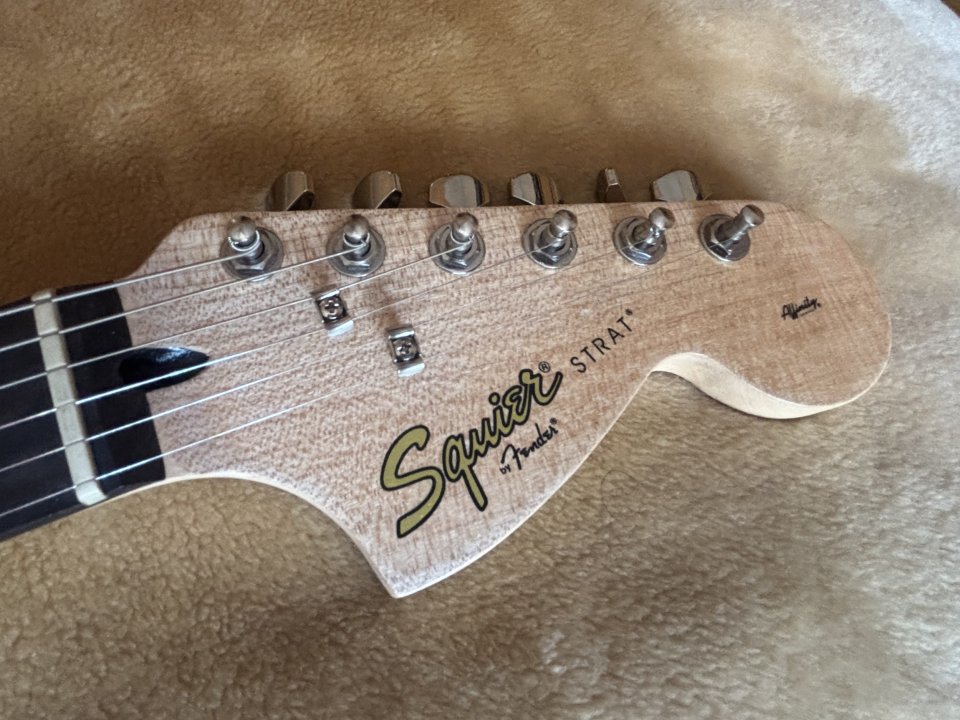 Squier Afinitty a estrenar Red Apple Candy de segunda mano · Foto 4 de 10 · Sevilla · 200 €