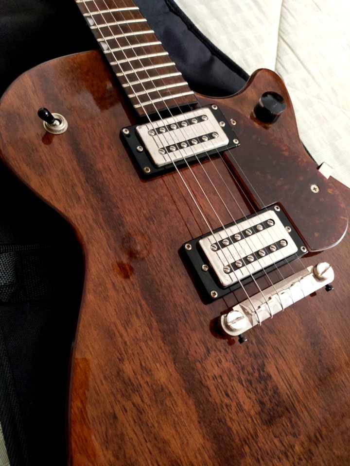 Gretsch G2210 Imperial Stain + Funda Gator de segunda mano · Foto 1 de 8 · Valencia · 165 €