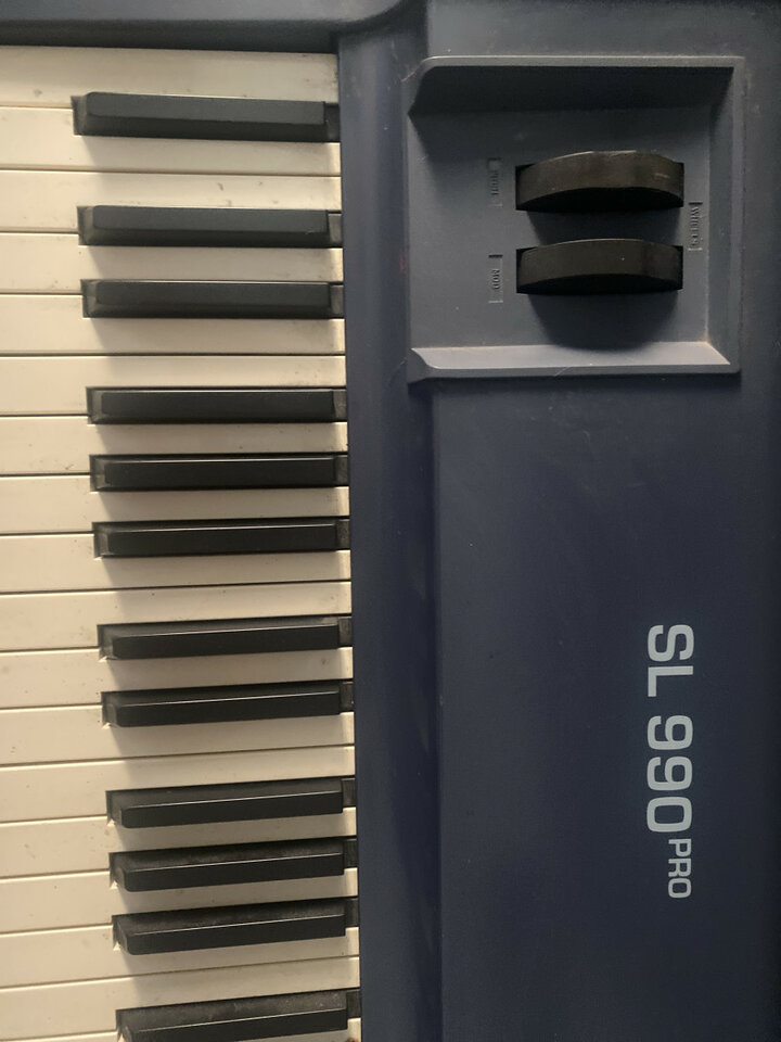 Studio logic sl990 pro