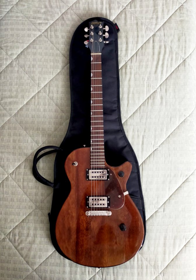 Gretsch G2210 Imperial Stain + Funda Gator de segunda mano · Foto 2 de 8 · Valencia · 165 €