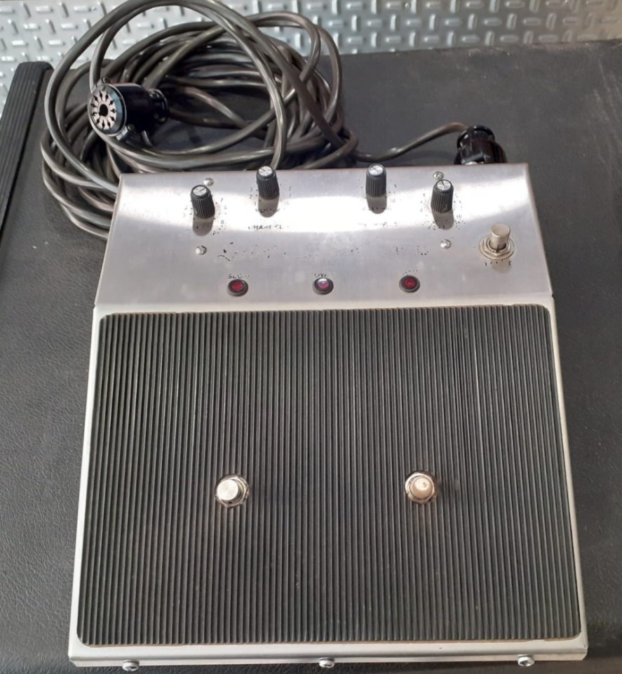 Leslie Proline 815 + Preamplificador original + Cable de 11 pines (No envios) de segunda mano · Foto 4 de 10 · Girona · 600 €