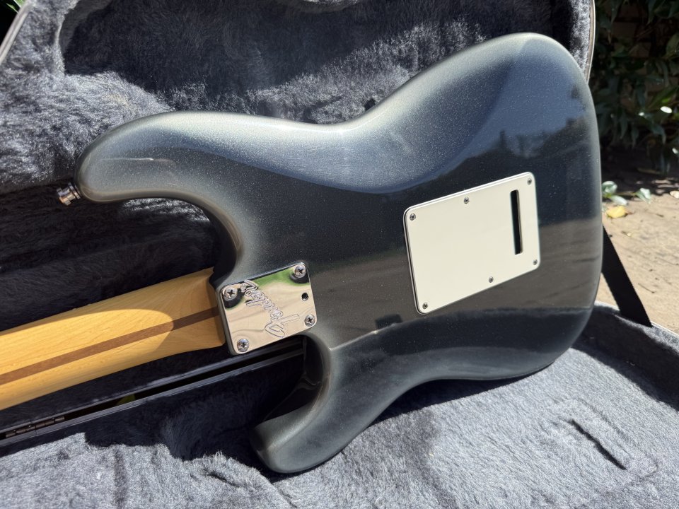 Fender Stratocaster Plus Black Pearl Burst 1995 de segunda mano · Foto 3 de 10 · Cantabria · 1550 €