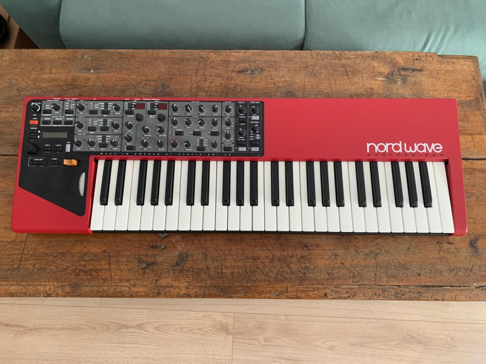 Nord Wave + Flightcase Rígido