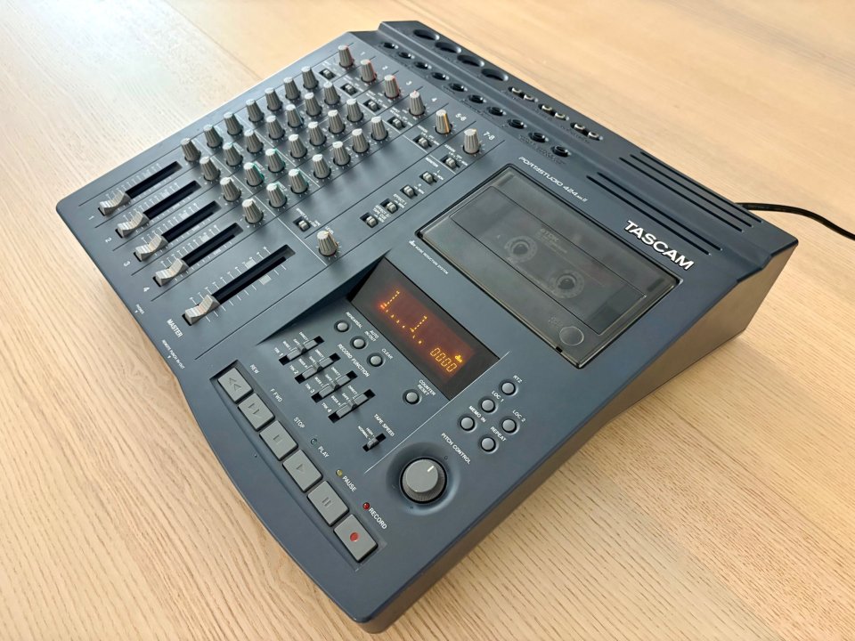 Tascam PortaStudio 424 MKII.