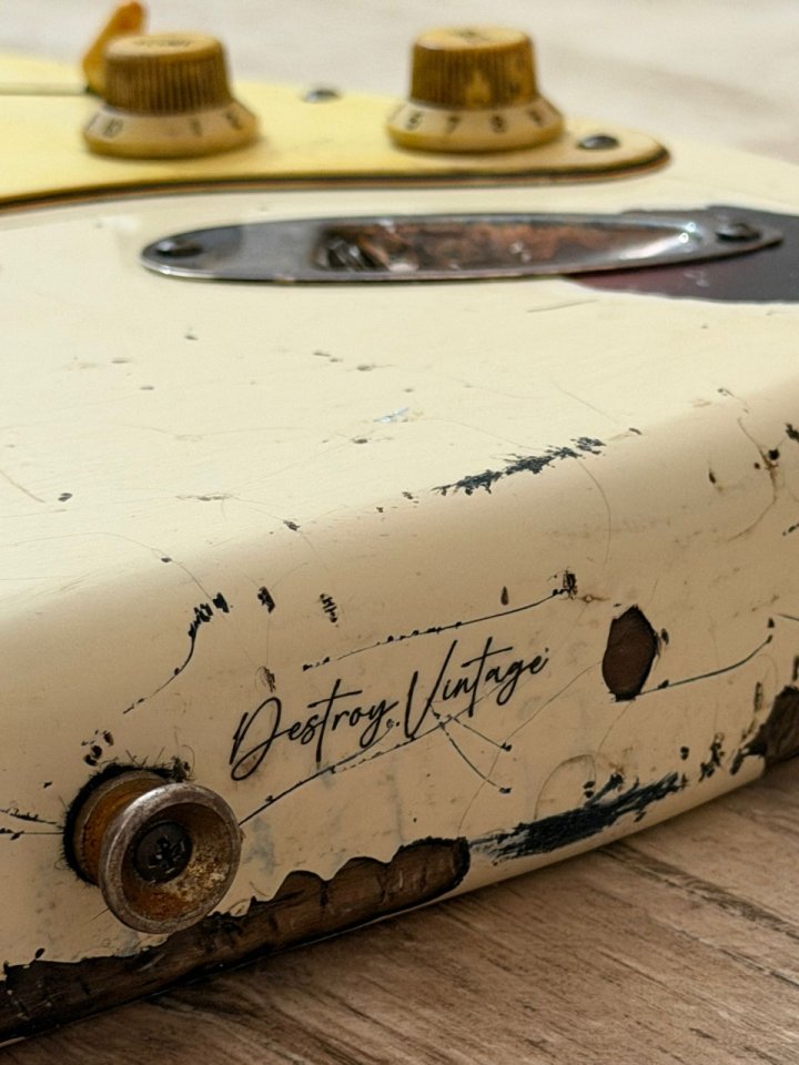 Stratocaster Relic por Destroy Vintage