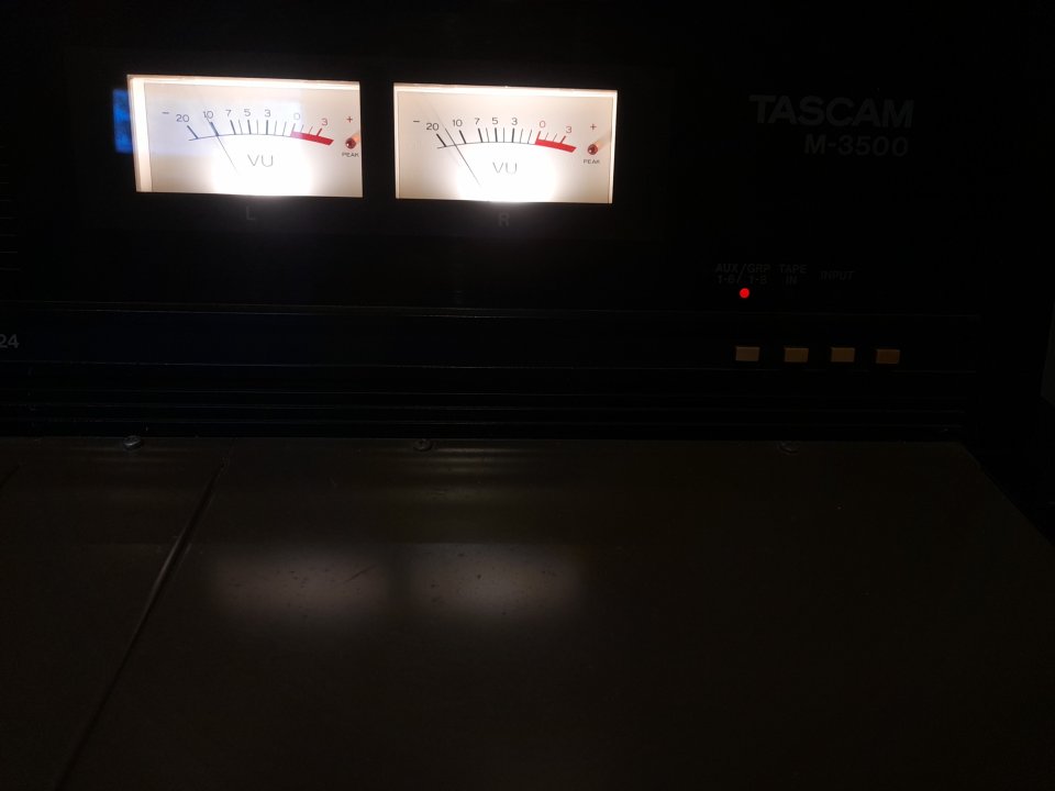 Tascam M-3500 (24 Ch) Modificada (Burr-Brown / Recap / Switches nuevos) + Meter Bridge de segunda mano · Foto 5 de 6 · Tarragona · 1300 €