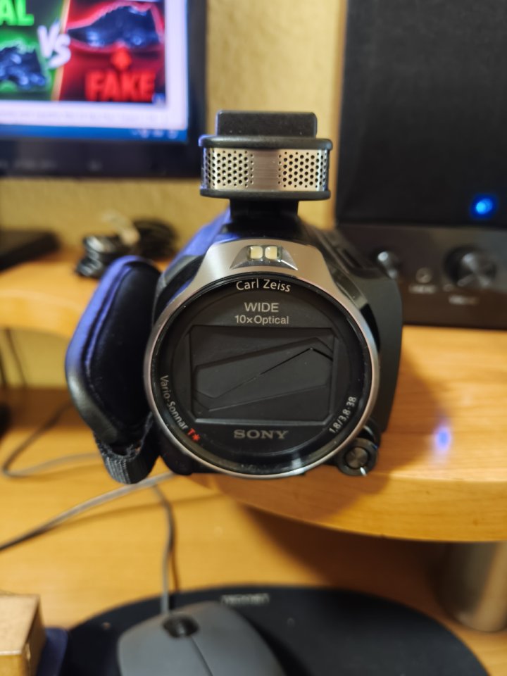 *Sony HXR-NX30E* Full HD +Asa XLR+ Micro Panasonic+ Funda Manfrotto+ Extras de segunda mano · Foto 3 de 10 · Madrid · 1500 €