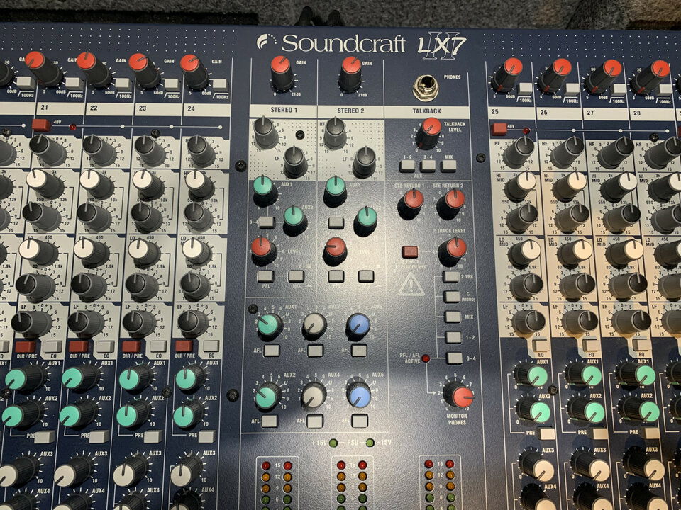 Vendo mesa Soundcraft LX7 como nueva