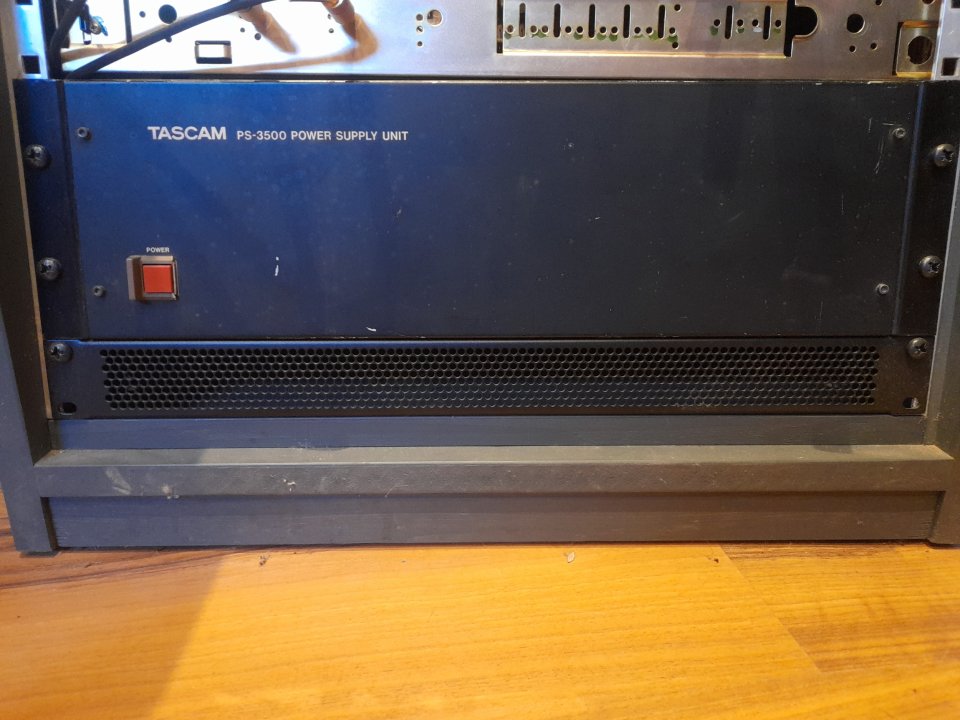 Tascam M-3500 (24 Ch) Modificada (Burr-Brown / Recap / Switches nuevos) + Meter Bridge de segunda mano · Foto 6 de 6 · Tarragona · 1300 €
