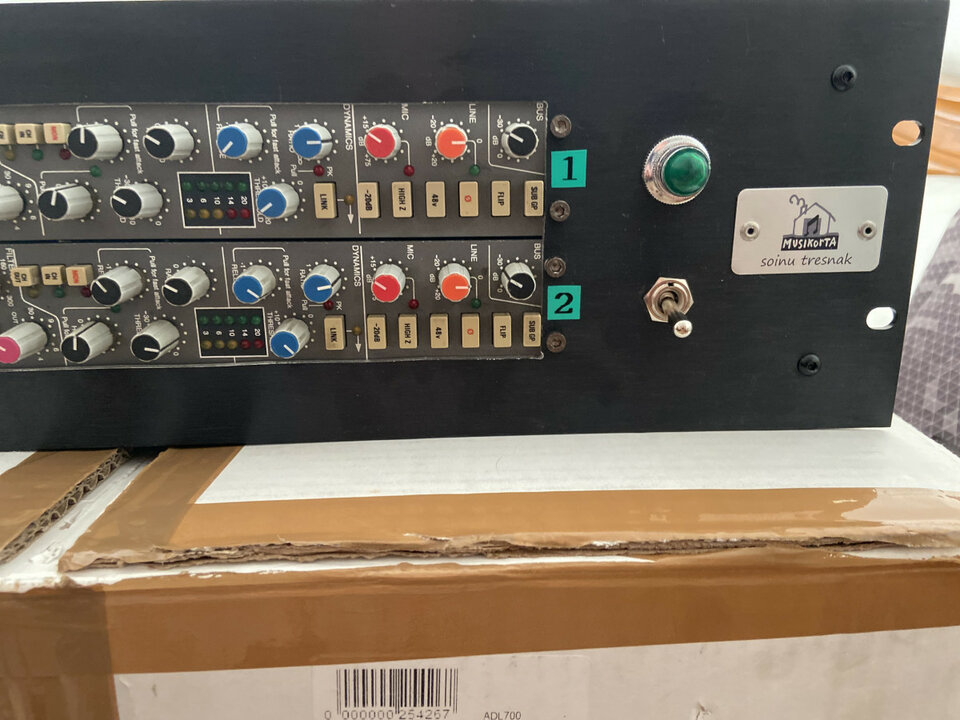 SSL 9000j originales, en racks de 2,4, 8 canales