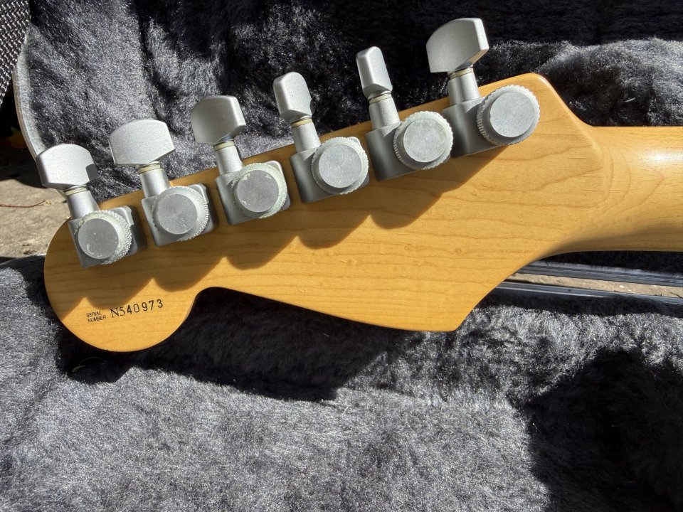 Fender Stratocaster Plus Black Pearl Burst 1995 de segunda mano · Foto 7 de 10 · Cantabria · 1550 €