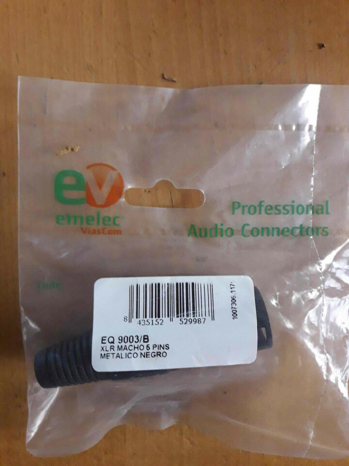 Conector XLR 5 pines MACHO marca Emelec. Precintado. Nuevo