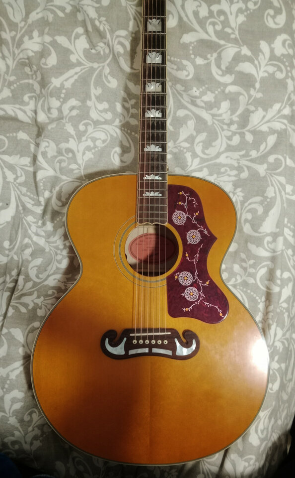 Epiphone "Inspired by Gibson" J200