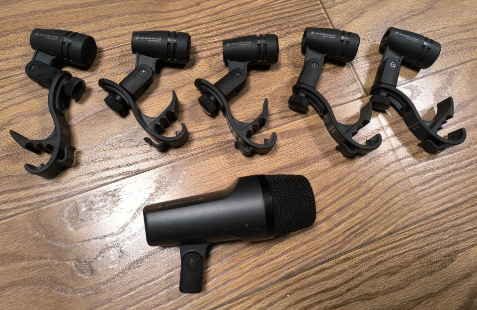 micros Sennheiser:  E604 (4 unid.), E602 (1ª ed.) y E609