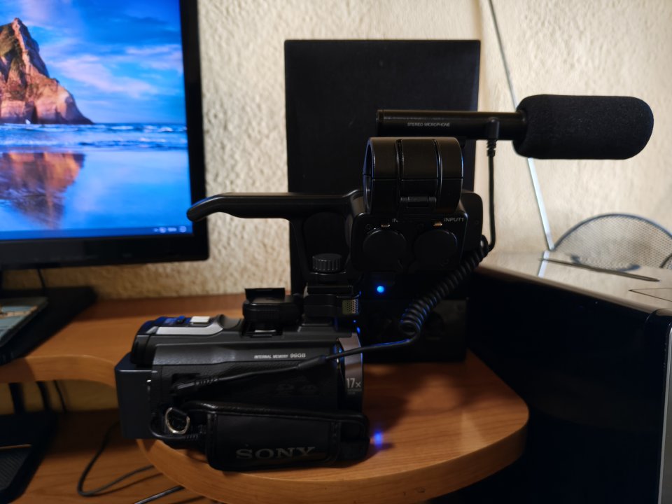 *Sony HXR-NX30E* Full HD +Asa XLR+ Micro Panasonic+ Funda Manfrotto+ Extras de segunda mano · Foto 8 de 10 · Madrid · 1500 €