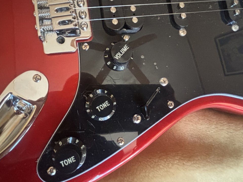 Squier Afinitty a estrenar Red Apple Candy de segunda mano · Foto 5 de 10 · Sevilla · 200 €