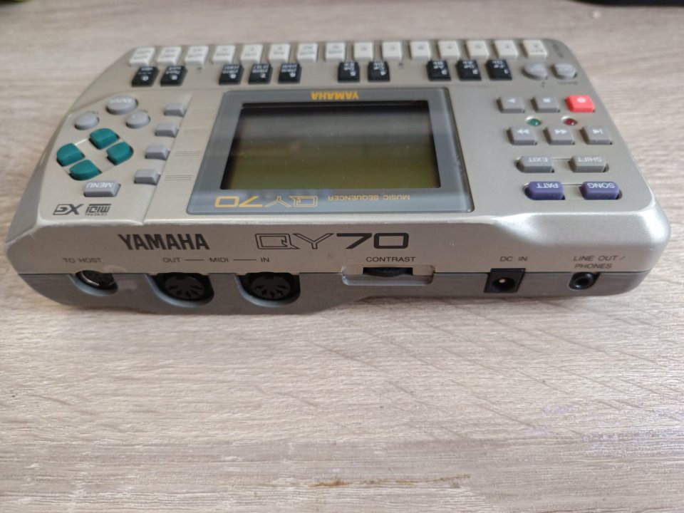 Yamaha QY-70 de segunda mano · Foto 2 de 6 · Madrid · 120 €