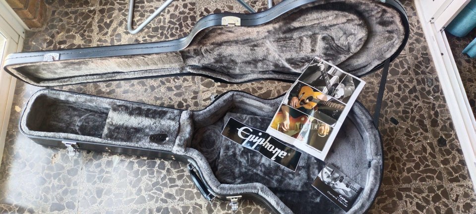 Epiphone Sheraton II de segunda mano · Foto 3 de 7 · Sevilla · 620 €