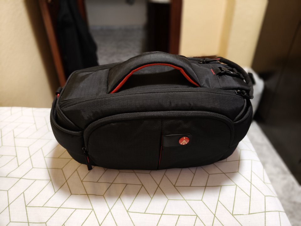 *Sony HXR-NX30E* Full HD +Asa XLR+ Micro Panasonic+ Funda Manfrotto+ Extras de segunda mano · Foto 10 de 10 · Madrid · 1500 €