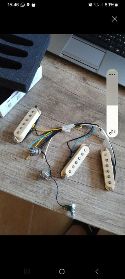 Pastillas copia sl1 stratocaster con potes alpha