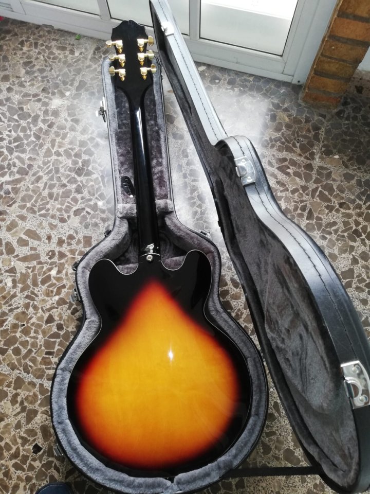 Epiphone Sheraton II de segunda mano · Foto 7 de 7 · Sevilla · 620 €