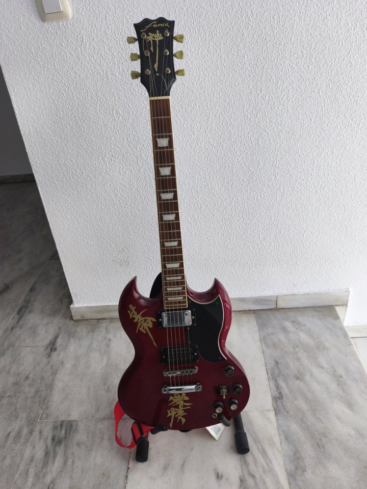 GUITARRA FENIX AÑOS 80 de segunda mano · Foto 1 de 5 · Sevilla · 250 €