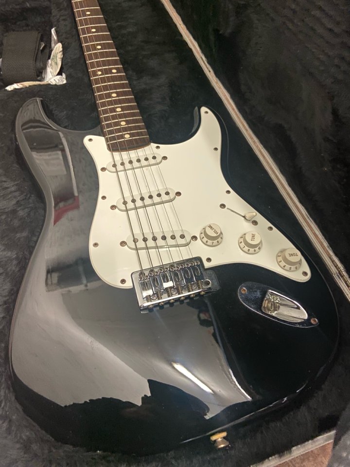 Fender Stratocaster Mex + Ampli + Pedal + estuche