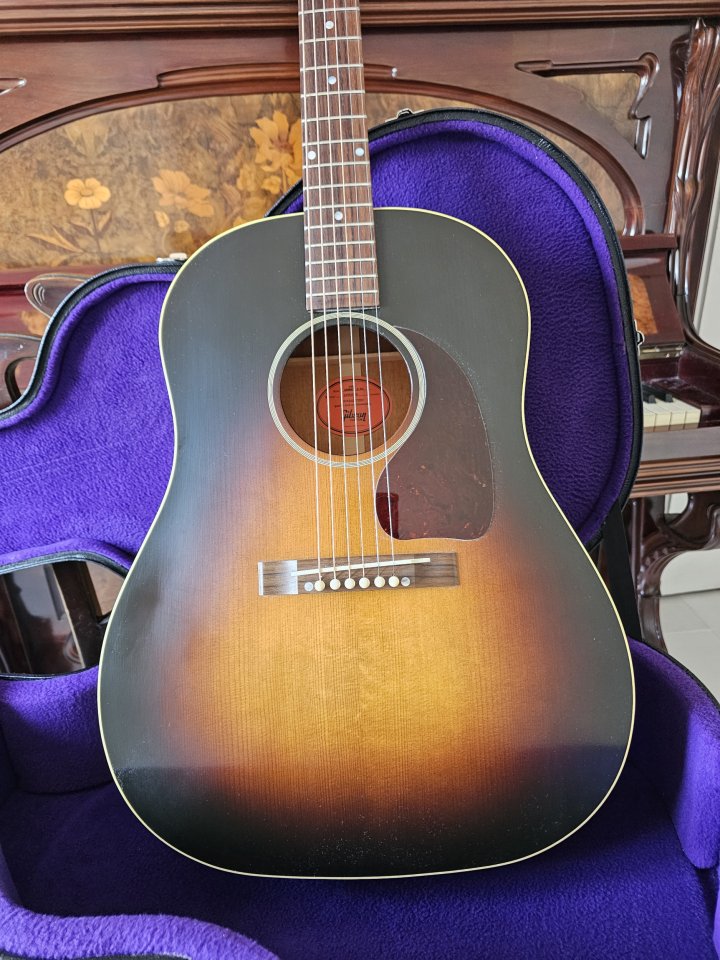 Gibson J-45 1942 Banner Custom Shop