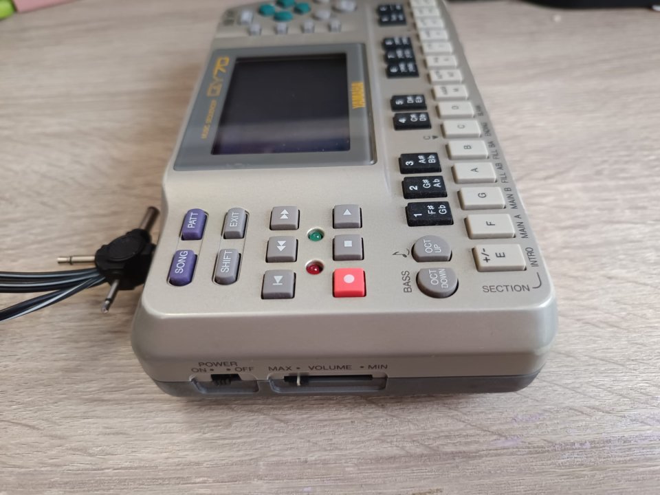Yamaha QY-70 de segunda mano · Foto 3 de 6 · Madrid · 120 €
