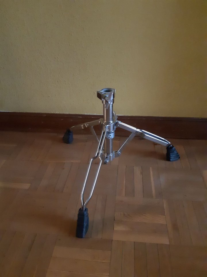 Soporte Incompleto para caja o platos de segunda mano · Foto 1 de 2 · Madrid · 30 €