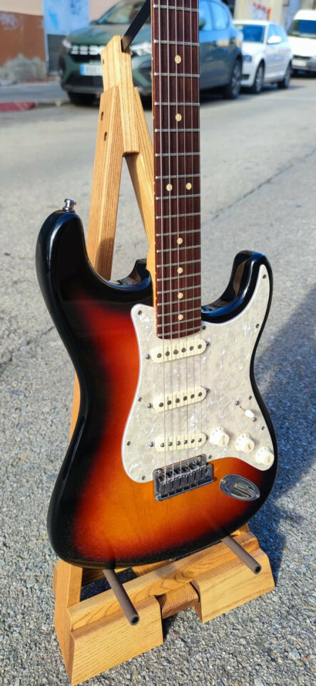 Fender Stratocaster Custom Shop Custom Classic 2005 - Sunburst de segunda mano · Foto 2 de 7 · Barcelona · 2000 €