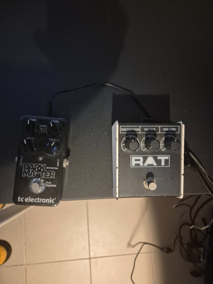 Proco Rat 2 y TC Electronic dark matter pedales distorsion