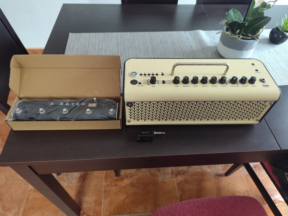 Yamaha THR30IIW Cream Wireless + Line 6 Relay G10 + (pedalera Vendida) de segunda mano · Foto 1 de 4 · Murcia · 450 €