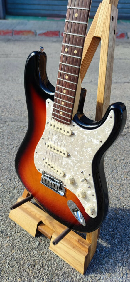 Fender Stratocaster Custom Shop Custom Classic 2005 - Sunburst de segunda mano · Foto 3 de 7 · Barcelona · 2000 €