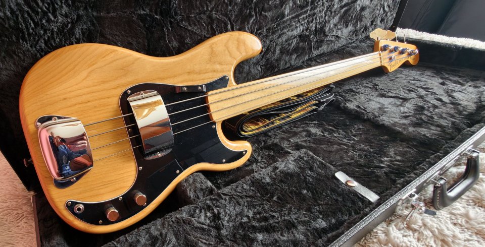 Fender Precisión fretless 1976 STING THE POLICE de segunda mano · Foto 2 de 10 · Lugo · 3990 €