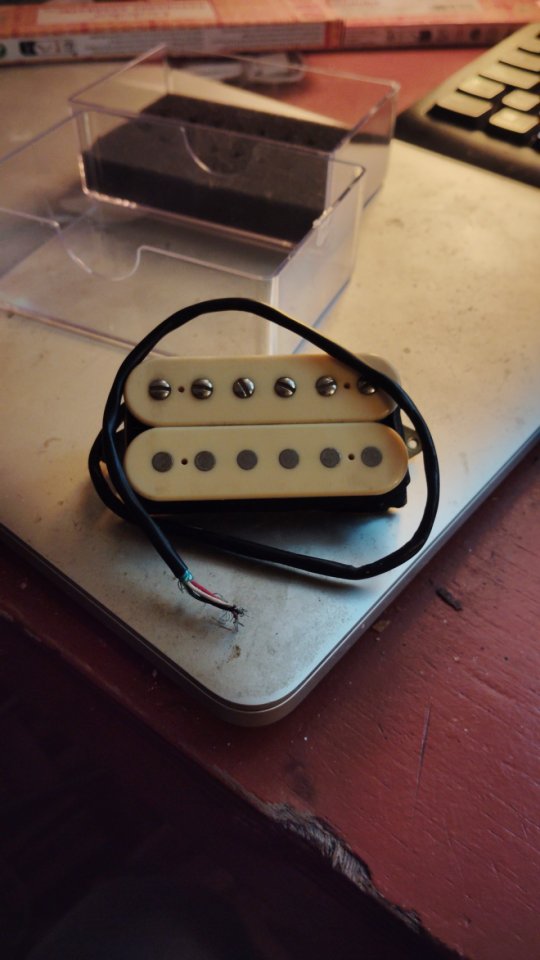 Di-Marzio Dp-103 Mástil/Puente 30 Aniversario de segunda mano · Foto 1 de 3 · Barcelona · 80 €