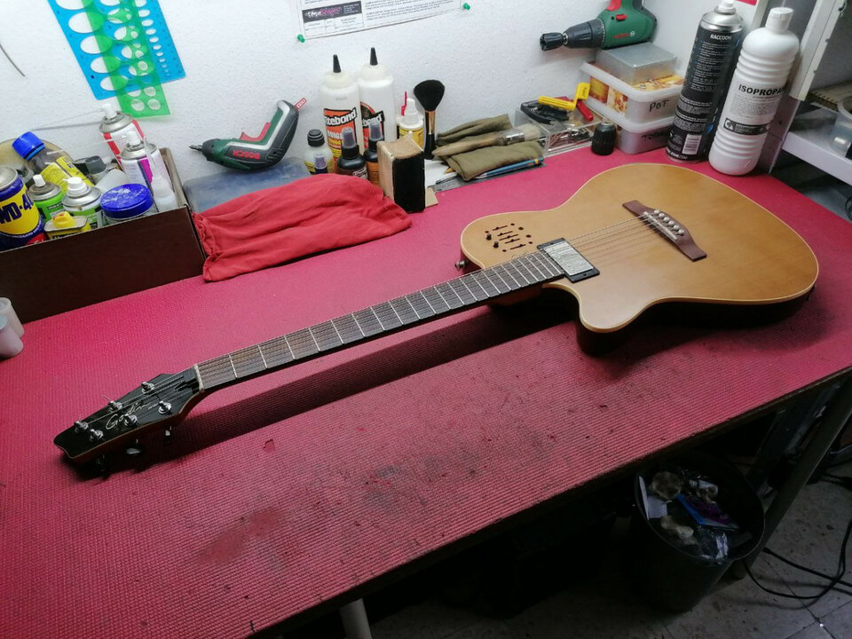 Guitarra Godin A6 ultra para zurdos de segunda mano · Foto 8 de 9 · Madrid · 1100 €