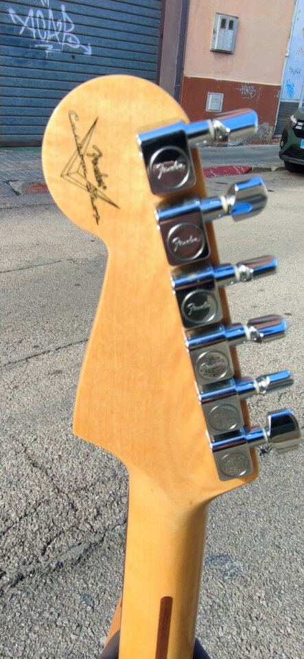 Fender Stratocaster Custom Shop Custom Classic 2005 - Sunburst de segunda mano · Foto 5 de 7 · Barcelona · 2000 €