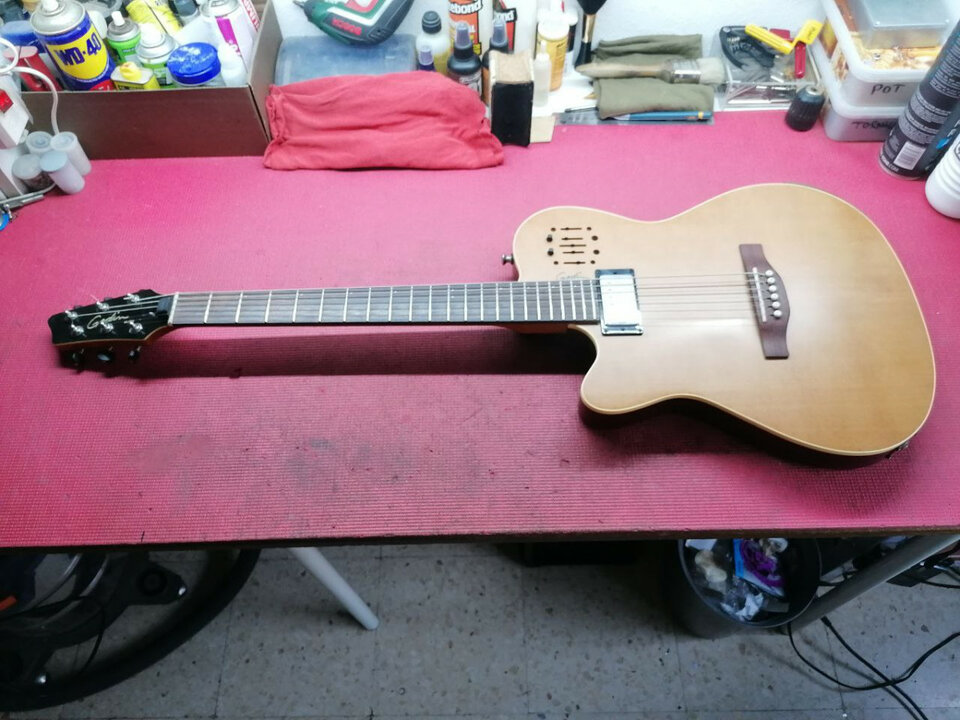 Guitarra Godin A6 ultra para zurdos de segunda mano · Foto 9 de 9 · Madrid · 1100 €