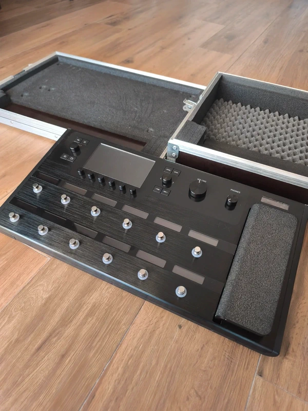 HELIX FLOOR + THON CASE de segunda mano · Foto 1 de 5 · Badajoz · 925 €