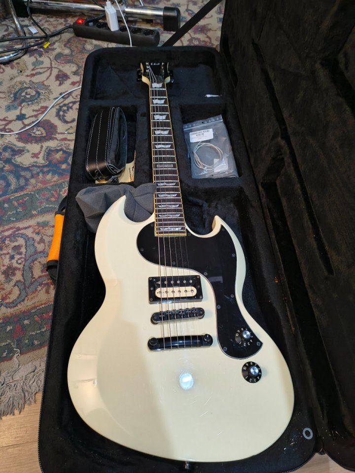 Ltd Viper 400 de segunda mano · Foto 2 de 5 · Cádiz · 600 €