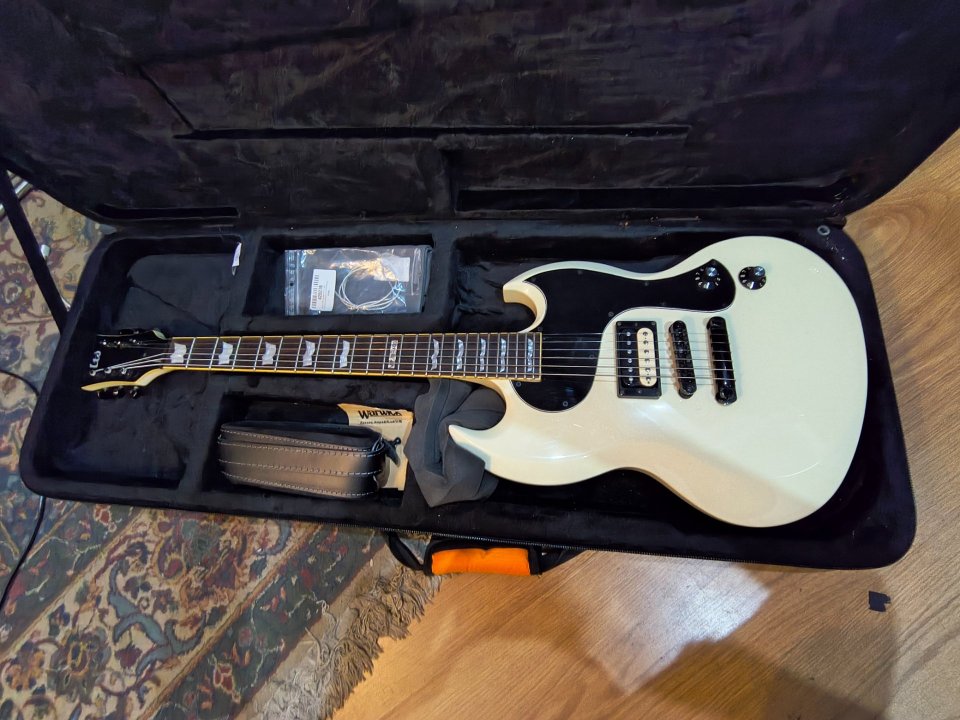 Ltd Viper 400 de segunda mano · Foto 3 de 5 · Cádiz · 600 €