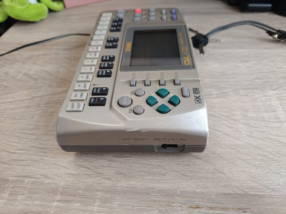Yamaha QY-70 de segunda mano · Foto 4 de 6 · Madrid · 120 €