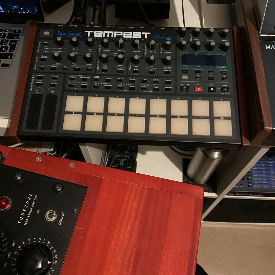 Caja de ritmos y sintetizador Dave Smith Instruments Tempest