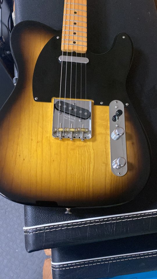 Guitarra fender telecaster modelo baja , cambio o vendo