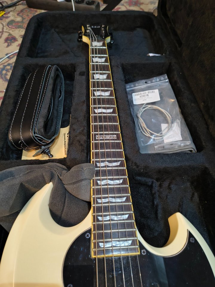 Ltd Viper 400 de segunda mano · Foto 4 de 5 · Cádiz · 600 €