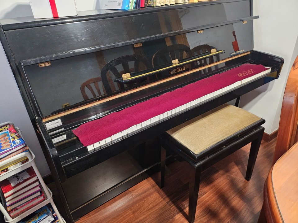 Piano acústico Hupfeld + banqueta de segunda mano · Foto 2 de 7 · Girona · 600 €