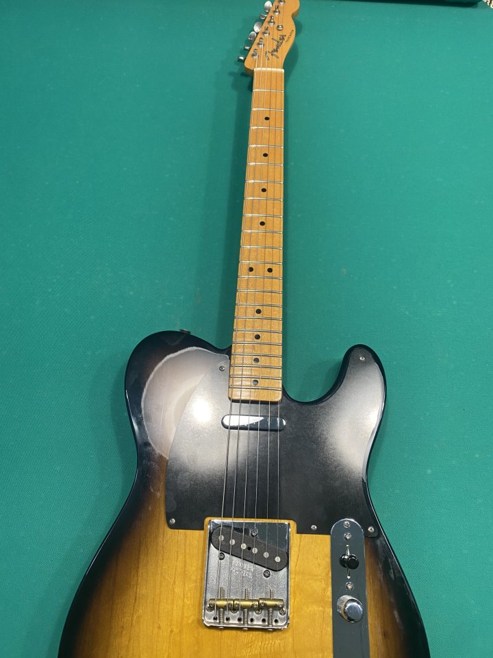 Guitarra fender telecaster modelo baja , cambio o vendo
