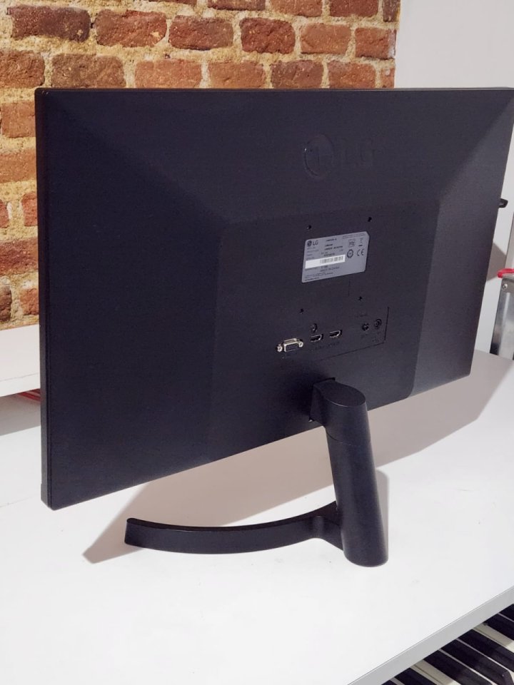 Monitor 24" Lg MK600B de segunda mano · Foto 2 de 2 · Madrid · 90 €